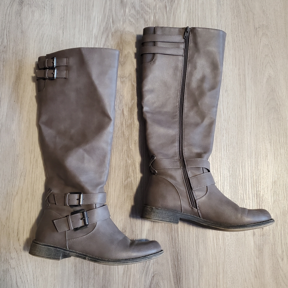 ☀️2/$40☀️ 7.5 US - Grey Brown Knee High Boots With Side Zipper - JustFab